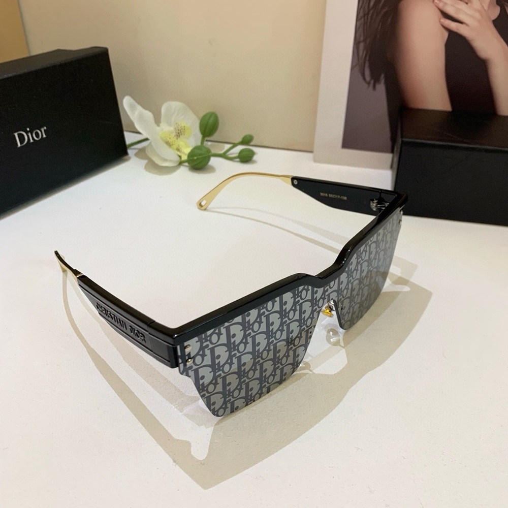 Dior's super popular poster-style square-frame sunglasses.